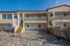 Apartments with a parking space Vir - 19439